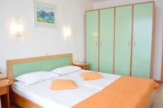Отель Hotel Elitsa Албена Двухместный номер с 1 кроватью или 2 отдельными кроватями и видом на море-2